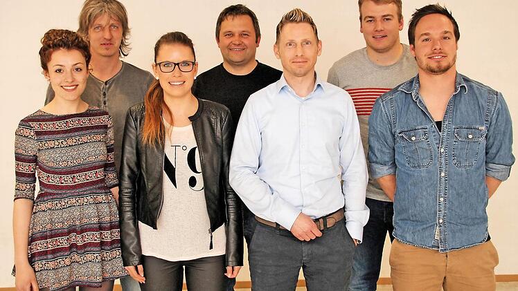 Rosali Sell, Steffen Winterbauer, Katharina Spitzhirn, Marco Weigand, Andreas Diemer, Florian Erhard und Benjamin Kaufmann (von links) gehören zum neuen Vorstand. Es fehlen Ramona Keller und Svenja Neumann.  Foto: Dieter Britz