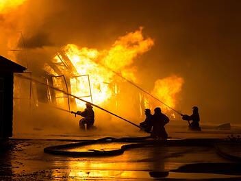Am Montagabend ist die Feuerwehr zu einem Einsatz in Oberfranken ausgerückt. Symbolfoto: Anton Gvozdikov/Adobe Stock