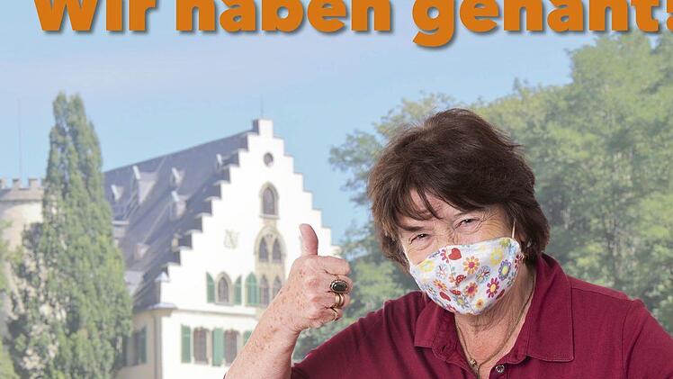 Marianne Gaudlitz: "Auf die Plakat-Aktion bin ich schon mehrfach angesprochen worden - auch von einer Bekannten aus dem Kegelclub, die diese Aktion ganz toll findet. Im Frühjahr hatte ich mich sehr gefreut, beim Nähen mitmachen zu dürfen. Damals habe ich fünf Meter Stoff verarbeitet - das hat richtig Spaß gemacht und für 81 Masken gereicht. Die Masken habe ich in zwei Größen genäht - kleinere für Kinder, größere für Erwachsene."