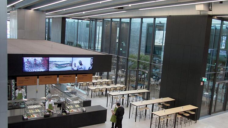 Impressionen von der Einweihung des "Halftime"     Foto: Richard Sänger