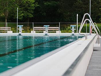 Der 77-Jährige wurde aus dem  Schwimmerbecken des Höchstadter Freibads gezogen.  Foto: FT-Archiv
