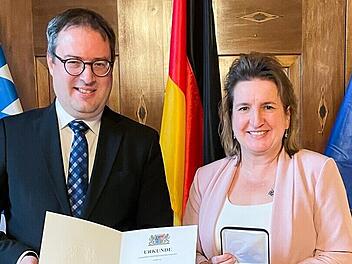 Die Medaille für besondere Verdienste um die kommunale Selbstverwaltung in Bronze ging an Ludwigschorgasts Bürgermeisterin Doris Leithner-Bisani.