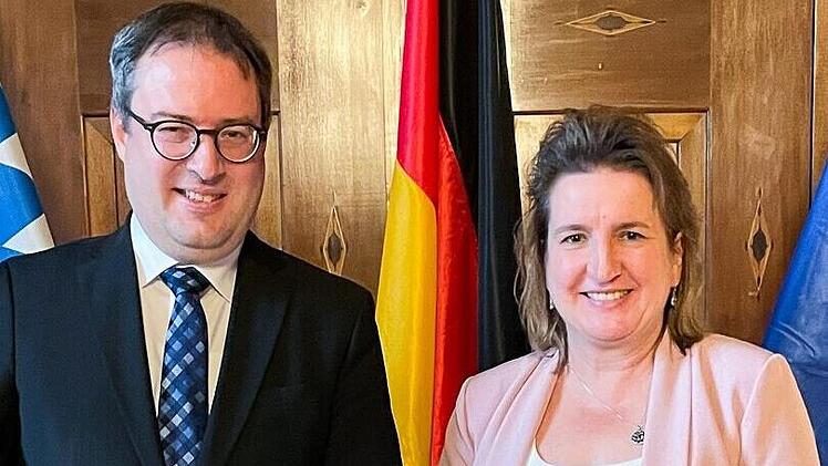 Die Medaille für besondere Verdienste um die kommunale Selbstverwaltung in Bronze ging an Ludwigschorgasts Bürgermeisterin Doris Leithner-Bisani.