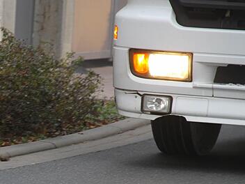 Gegen zuviel Schwerlastverkehr auf Eltingshausen setzt sich die Bürgerinitiative "Menschen vor Verkehr" ein. Eine Ortsumgehung soll helfen. Foto: Angelika Luga-Braun/Archiv
