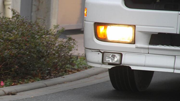 Gegen zuviel Schwerlastverkehr auf Eltingshausen setzt sich die Bürgerinitiative "Menschen vor Verkehr" ein. Eine Ortsumgehung soll helfen. Foto: Angelika Luga-Braun/Archiv