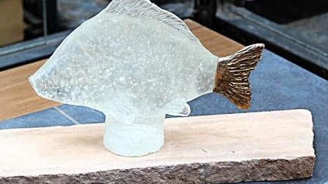 Sabine Nein kombiniert Glas gerne mit anderen Materialien.