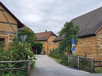 Auch von der Walter-Schottky-Straße aus ist der Mühlweg als Fuß- und Radweg ausgeschildert. Foto: Carmen Schwind