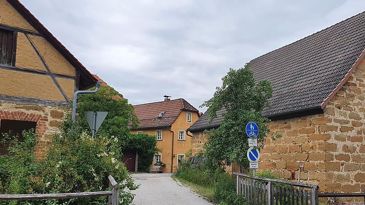 Auch von der Walter-Schottky-Straße aus ist der Mühlweg als Fuß- und Radweg ausgeschildert. Foto: Carmen Schwind
