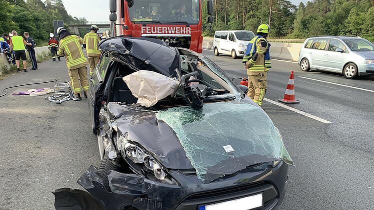 Die 28-J&auml;hrige konnte sich zum Gl&uuml;ck mit nur leichten Verletzungen aus dem Fahrzeug befreien.