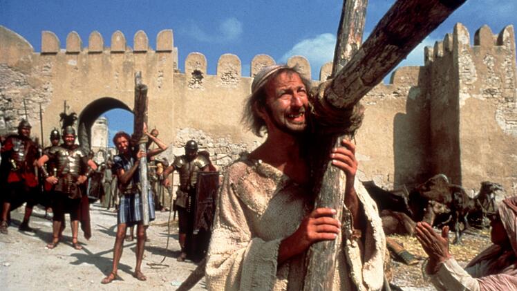 Chapman spielte in "Die Ritter der Kokosnuss" und dem zweiten Python-Film "Das Leben des Brian" (Bild) die Hauptrolle.