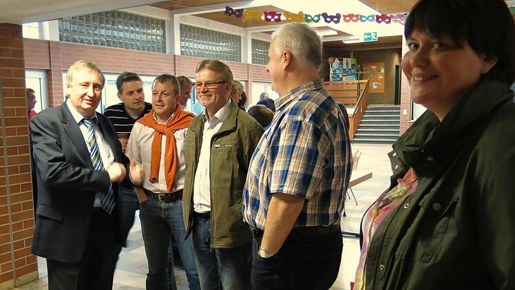 Paul Steins (l.) freut sich über seinen Sieg in der Stichwahl.  Foto: Niemann