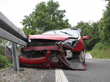 Bei dem Unfall entstand Schaden in Höhe von 4000 Euro. Foto: Jürgen Gärtner