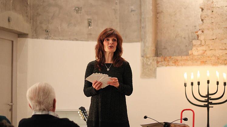 Eva-Maria Klöhr berichtete von ihren Begegnungen mit Engeln, die ihr in schwierigen Lebenssituationen zur Seite standen. Foto: Mariell Dörrschmidt