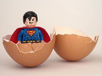 Foto: aitoff unter CC0 auf https://pixabay.com/de/superman-lego-ei-luke-geschl%C3%BCpft-1367737/