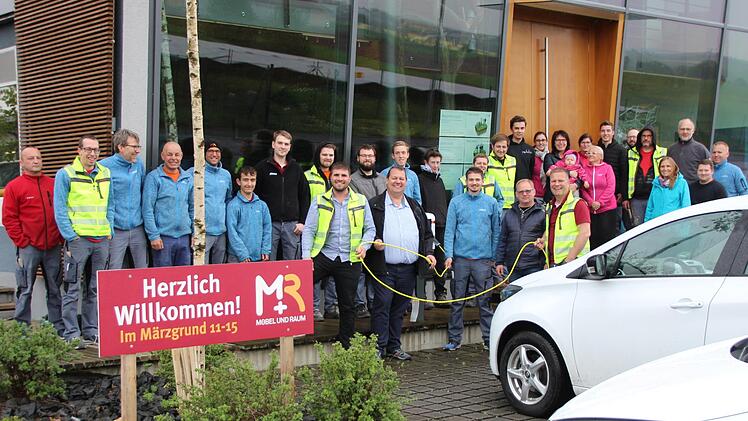 Einweihung der E-Tankstelle bei der Firma Möbel und Raum in Schondra. Leonie Hauck
