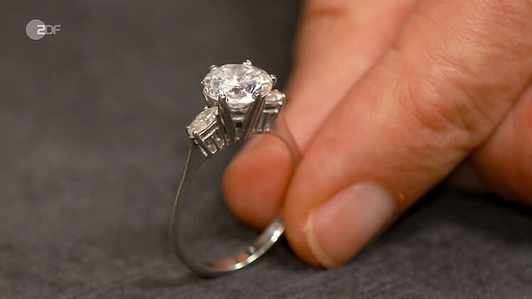 Heide Rezepa-Zabel geriet bei diesem Ring ins Schw&auml;rmen: "Es ist schon ein ganz sch&ouml;nes Luxus-Geschoss, das sieht schon ganz sch&ouml;n gut aus."