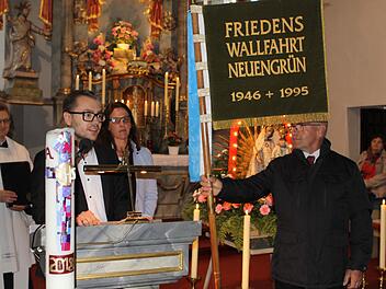 Die Friedensstandarte wechselte - wie alle Jahre - ihren Standort. Vom Pfarreienverbund Rennsteig wurde sie an die Pfarreiengemeinschaft Kronach übergeben. Michael Wunder