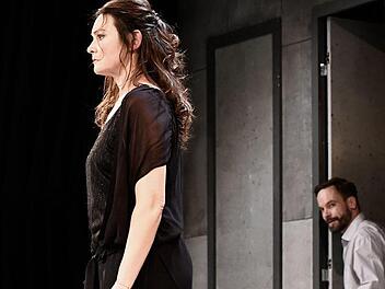 Daniel Kehlmanns 2017 uraufgeführtes Stück "Heilig Abend" bringt am Dienstag, 26. Februar,  nicht nur ein hochbrisantes Thema auf die Bretter des Kurtheaters, sondern mit Jacqueline Macaulay und Wanja Mues auch ausgezeichnete Schauspieler. Joachim Hiltmann
