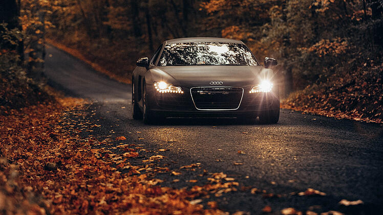 Eine Frau wurde in Alzenau von einem schwarzen Audi angefahren.