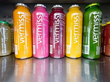 Vermisstensuche auf Smoothie-Flaschen