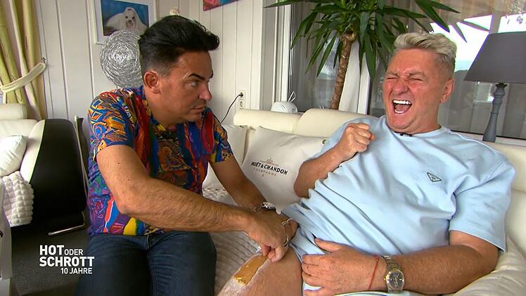 Matthias Mangiapane (l.) ist den Enthaarungsschmerz gew&ouml;hnt, Hubert Fella (r.) nicht.