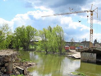 Völlig neue Perspektiven tun sich nach dem Abbruch der Aischbrücke in Höchstadt auf.  Foto: Andreas Dorsch