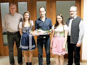 Saukönig in Rothenkirchen wurde Markus Haderlein (Mitte). Mit im Bild von links, 2. Ritter Wolfgang Bergmann, Weinkönigin Julia Geiger, Weinprinzessin Selina Grebner und 1. Ritter Georg Backer