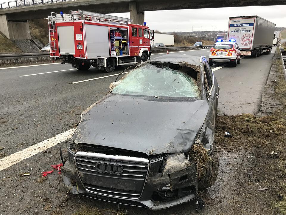 Unfall auf der A9: Familie mit Säugling schwer verletzt