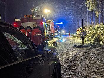 Wintereinbruch in Deutschland: Unfälle wegen Glätte