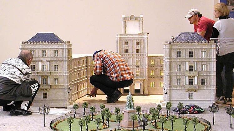 Verblüffend naturgetreu: Schloss Ehrenburg im Maßstab 1:25Foto: Naturkunde-Museum Coburg
