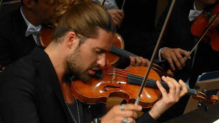 Voll konzentriert: David Garrett spielt das Violinkonzert von Johannes Brahms.  Foto: Ahnert