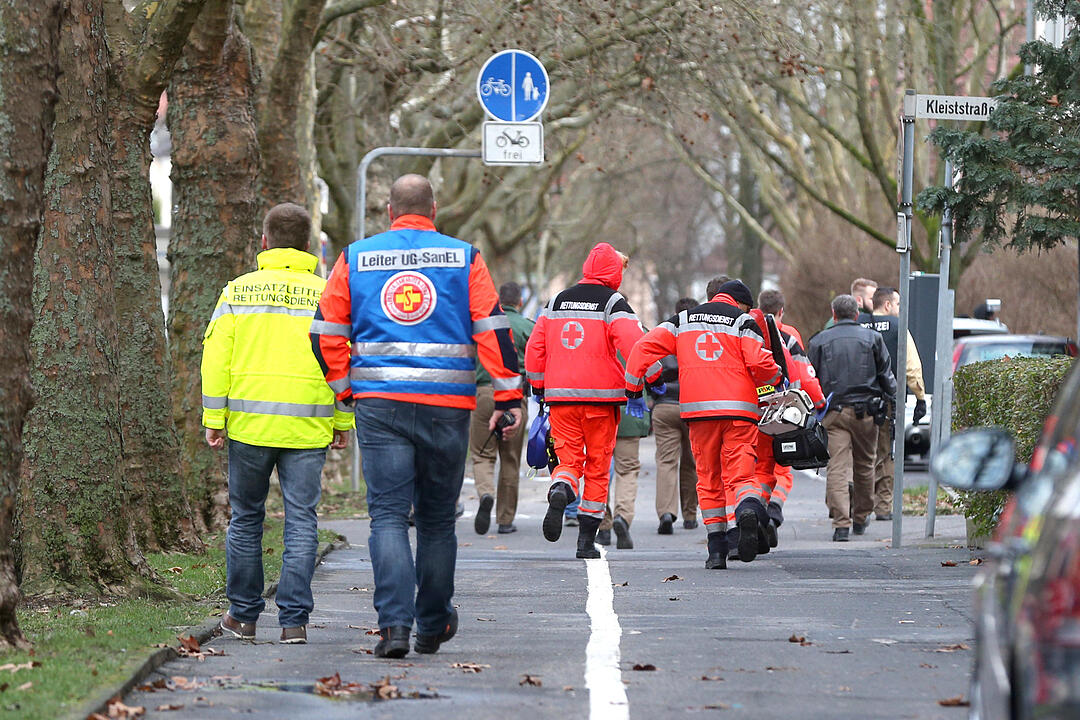 SEK-EInsatz in Schweinfurt unblutig beendet - Zwei Schuetzen festgenommen