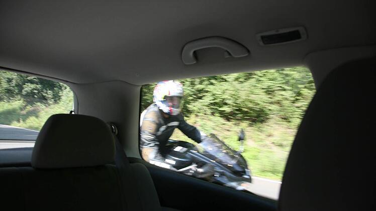 Archivbild aus dem Auto während der Fahrt zwischen Würgau und Steinfeld an einem Samstag