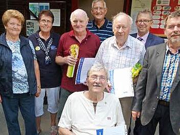 Ehrungen für langjährige Mitgliedschaft beim VdK Weitramsdorf (von links): Annelore Stelzner, Heidrun Hauptmann, Günther Wicklein, Horst Geißel, Helmut Ott, Gunther Lösch, Wolfgang Bauersachs und Thomas Steinlein  Foto: Lothar Weidner