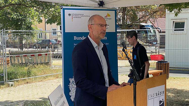 Schwabach: Grundstein für neues Hallenbad gelegt - trotz "extrem anspruchsvoller Situation"