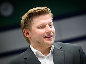 Satiriker "El Hotzo" mit neuem Buch: Wovon handelt "Sidekick"?