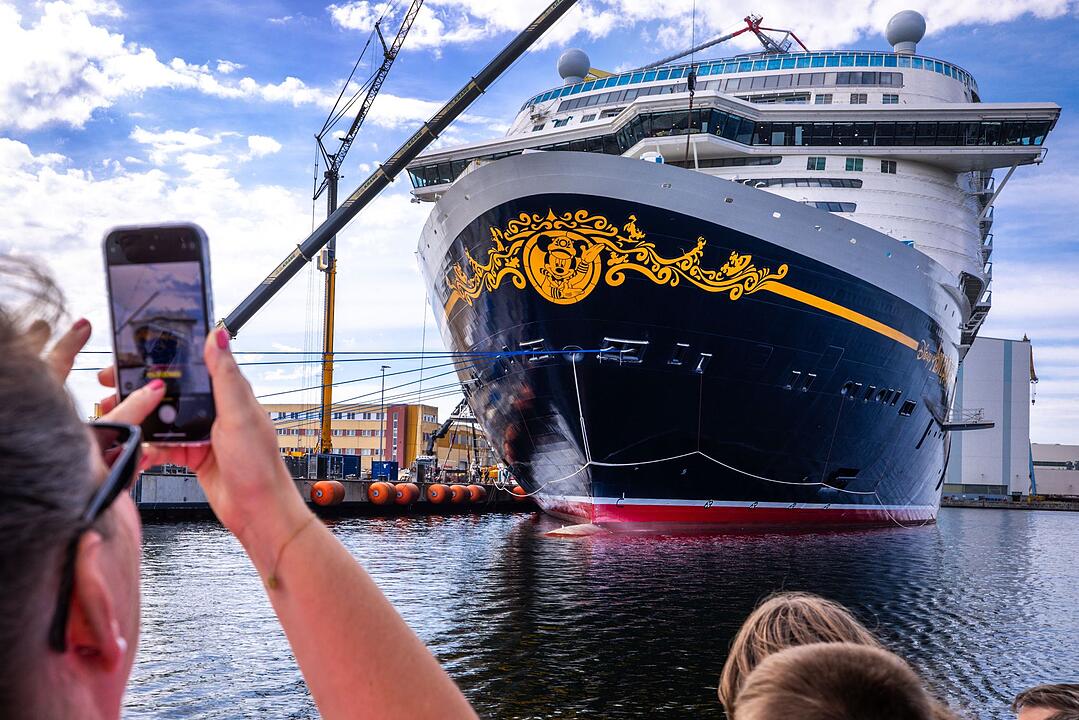 Vor der Abfahrt des Kreuzfahrtschiffs «Disney Adventure»