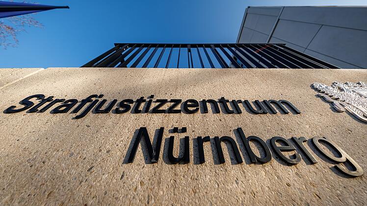 Prozess in N&uuml;rnberg: Missbrauch im Kinderzimmer und Frau zu Sex angeboten?