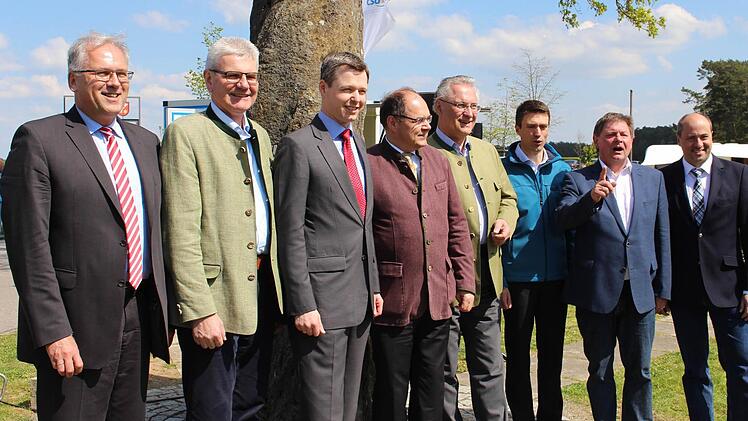 Von links: Richard Bartsch, Artur Auernhammer, Thomas Silberhorn, Christian Schmidt, Joachim Herrmann, Stefan Müller, Gerhard Eck, Johannes Krapp