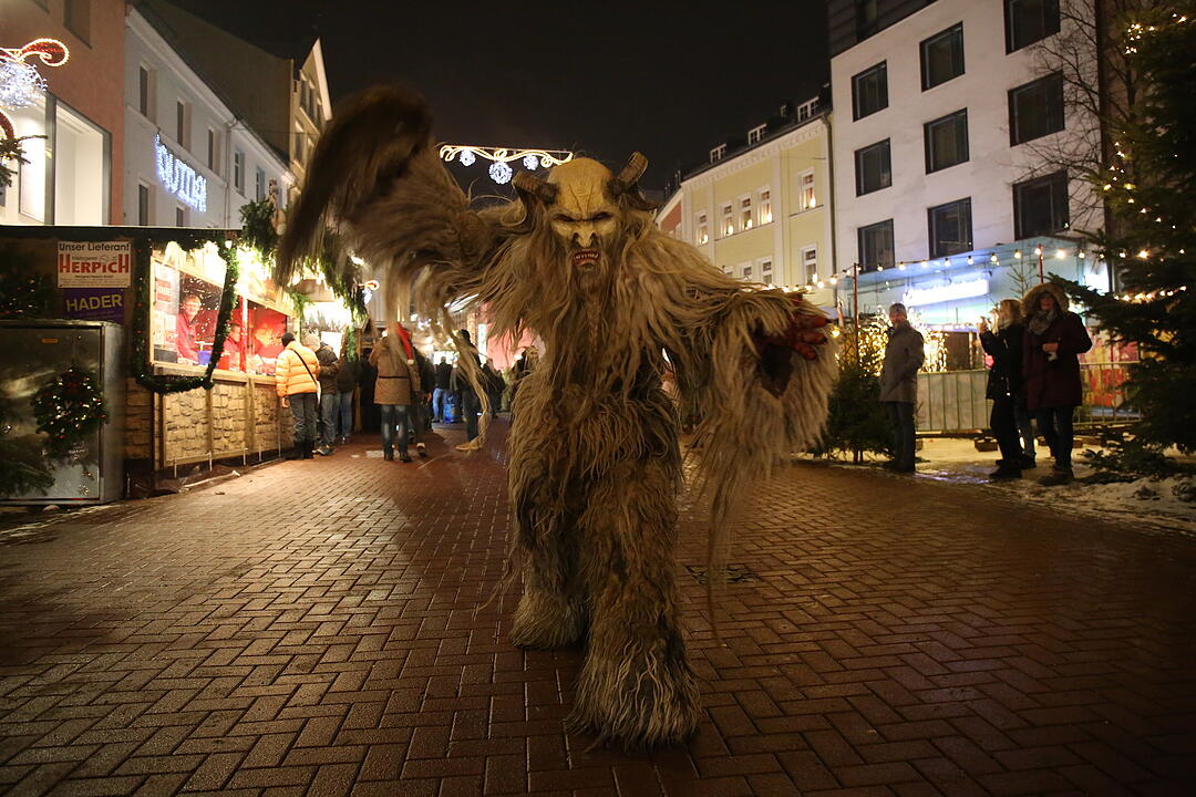 Oberfranken: Seltsame Gestalten auf dem Weihnachtsmarkt