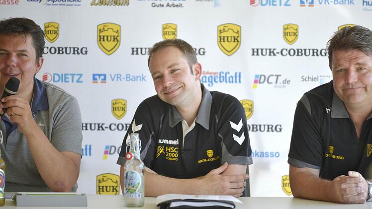 Gute Laune bei der Pressekonferenz (von links): Pressesprecher Thomas Apfel, Trainer Jan Gorr und GmbH-Geschäftsführer Jochen Knauer.
