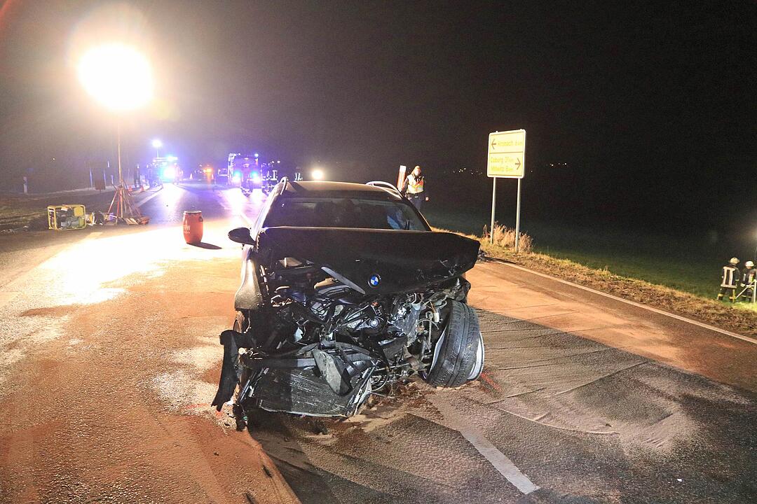Auto von Straße geschleudert: Zwei Schwerverletzte im Kreis Kronach