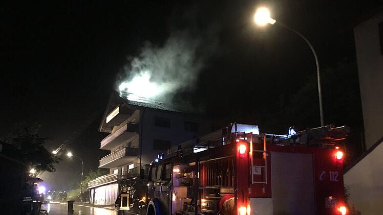 Im baden-württembergischen Nagold ist ein Blitz in ein Haus eingeschlagen und hat einen Brand verursacht. Die Bilanz: 70.000 Euro Schaden. Foto: Markus Fritsch Kreisfeuerwehrverband Calw e.V.