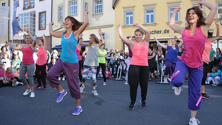 "Fit4Life" bot nicht nur auf der Hauptbühne, sondern auch auf der Straße wieder ein wunderbares Programm.  Fotos: Ulrike Langer