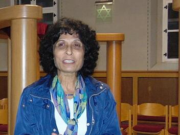 Rajaa Nadler freut sich über ihren Preis. Foto: Petra Malbrich