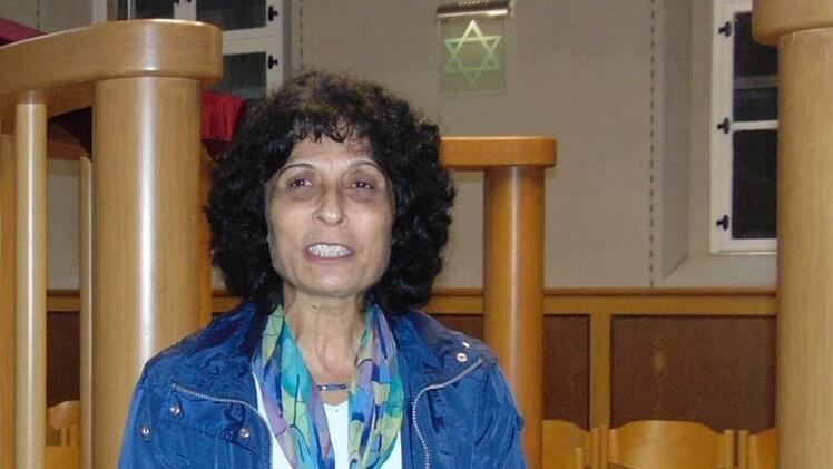 Rajaa Nadler freut sich über ihren Preis. Foto: Petra Malbrich