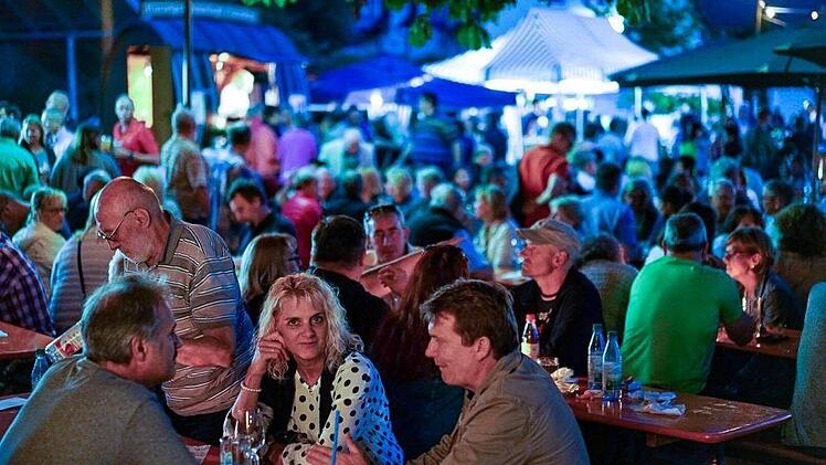 Jedes Jahr richtet der Tätsch'r-Verein Bad Brückenau das Fest "Sinn in Flammen" im Siebener Park aus. Foto: Steffen Hildenbrand