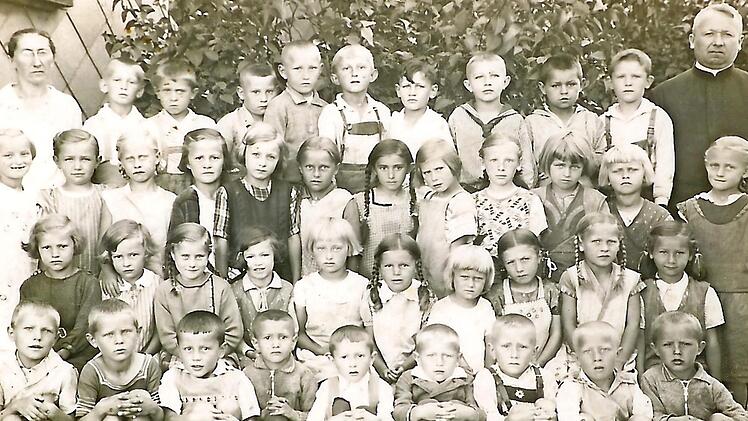 Ein Klassenfoto aus Enchenreuth, aufgenommen im Jahr 1935 Foto: privat