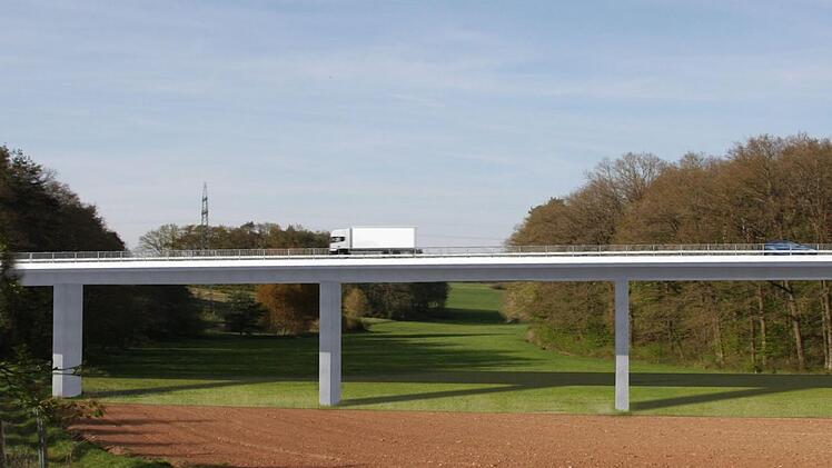 Die Südumfahrung sorgt weiter für Gesprächsstoff.   Hier die Brücke über den Pfersbachgraben   Visualsierung: Firmhofer und Günther Architekten/Bauwerksentwurf: Ingenieurbüro Grassl