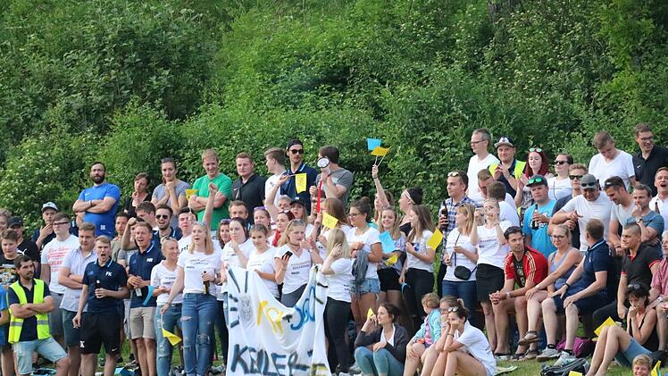 Auf ihre Fans können die "Keilerschweine" aus Oberleichtersbach und Modlos immer zählen. Auch zum zweiten Relegationsspiel gegen die SG Hendungen/Sondheim/Grabfeld werden mehrere hundert Unterstützer erwartet.Sebastian Schmitt
